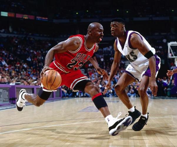 两者之间的 两者之间的